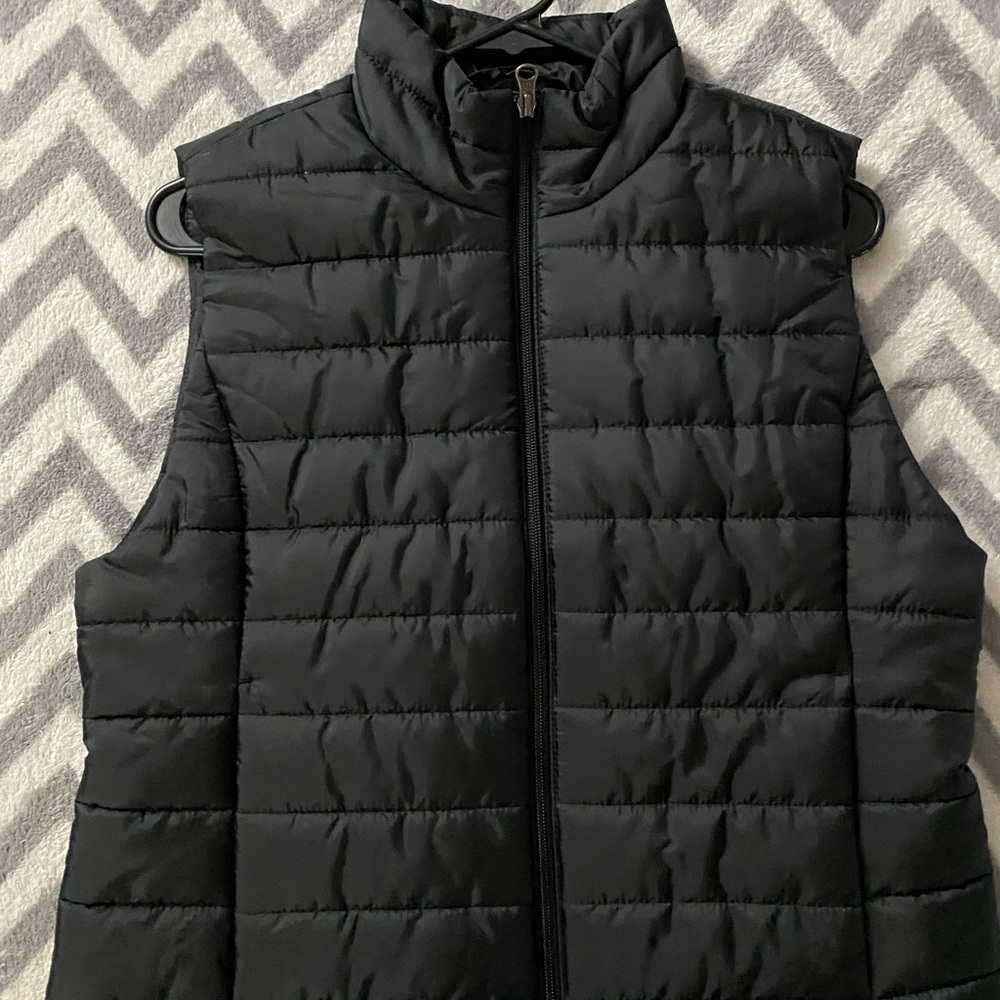 Womens puffer vest Medium